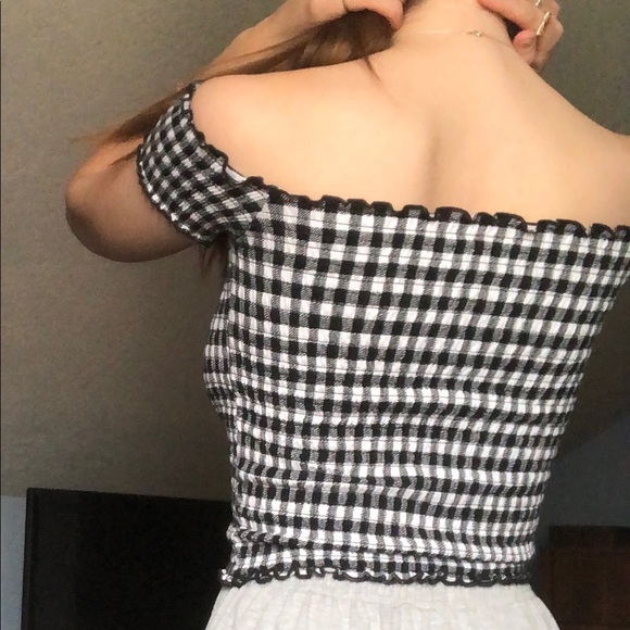 Hollister Off The Shoulder Top - Picture 3 of 6